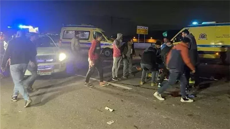 مصرع أم وابنتها وإصابة آخرين في حادث تصادم مروع بالوراق