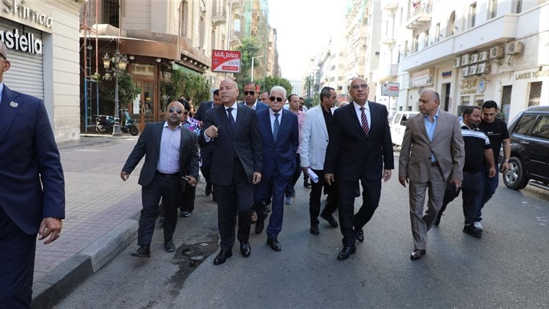 مستشار الرئيس ومحافظ القاهرة يتابعان أعمال تطوير القاهرة الخديوية لإحياء الطابع التراثي