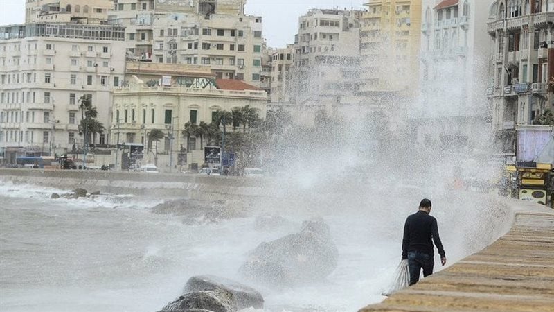 الأرصاد تحذر من اضطراب الملاحة بالبحرين الأحمر والمتوسط غدًا وارتفاع الأمواج إلى 4 أمتار