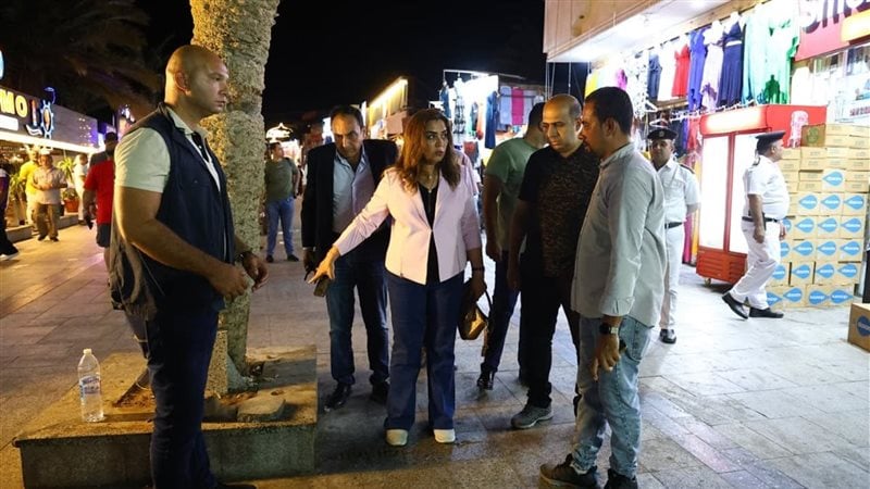 حجارة وأسلاك كهرباء، شاهد ماذا اكتشفت وزيرة التنمية المحلية في زيارتها المفاجأة بالممشى السياحي بدهب