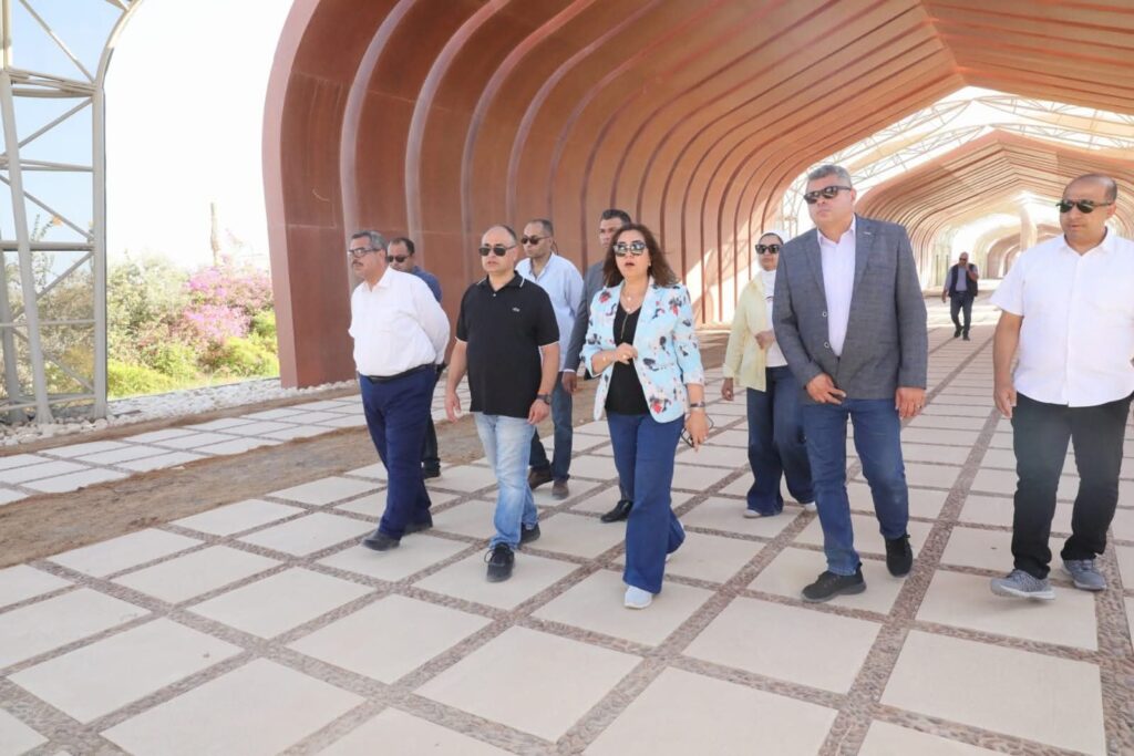 منال عوض توجه برفع كفاءة منظومة العمل بالحملة الميكانيكية بشرم الشيخ
