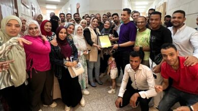 ممر شرفي وهدية تذكارية لـ الدكتورة إيمان حسن بجامعة حلوان «فيديو»